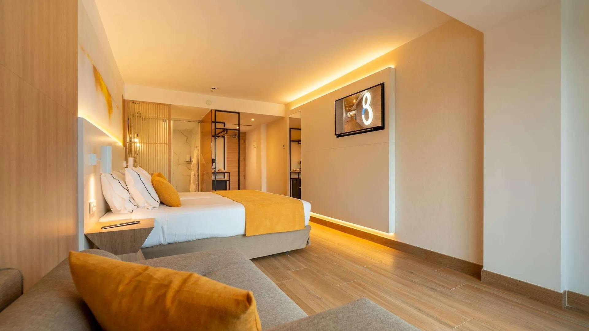 יורט דה מאר L'Azure Hotel 4* Sup 4*, יורט דה מאר ספרד