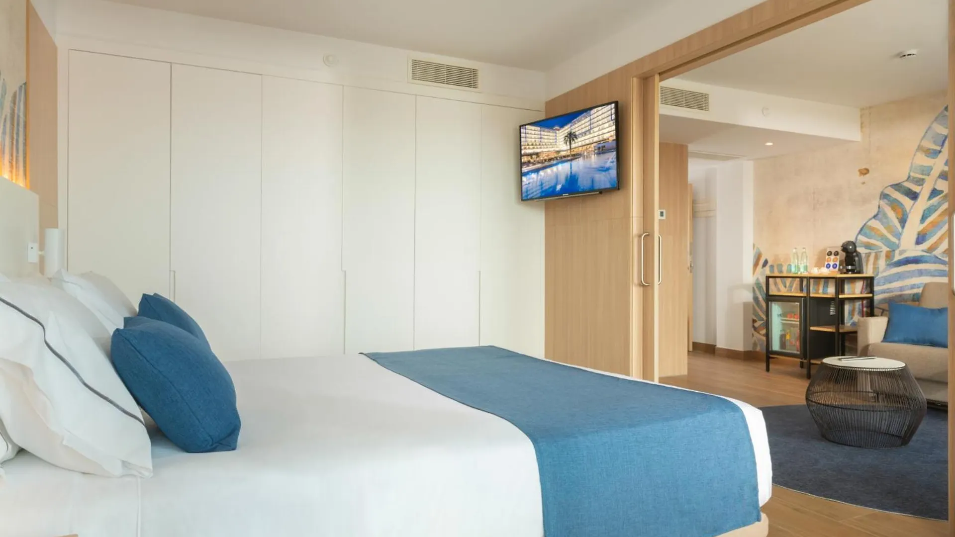 יורט דה מאר L'Azure Hotel 4* Sup 4*, יורט דה מאר ספרד